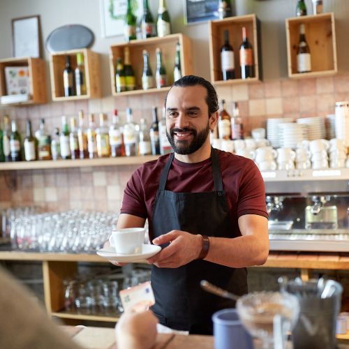 ¿Roba mi empleado en mi bar?