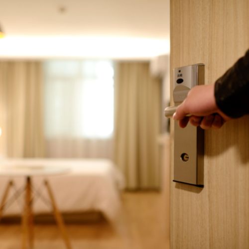 como saber si hay camaras en un hotel