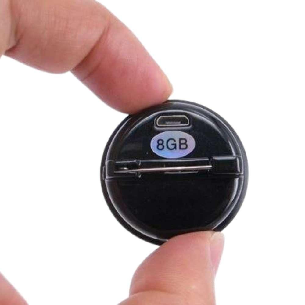 Chapa Pin Grabadora de Voz con 8GB Parte Trasera cogida con dedos